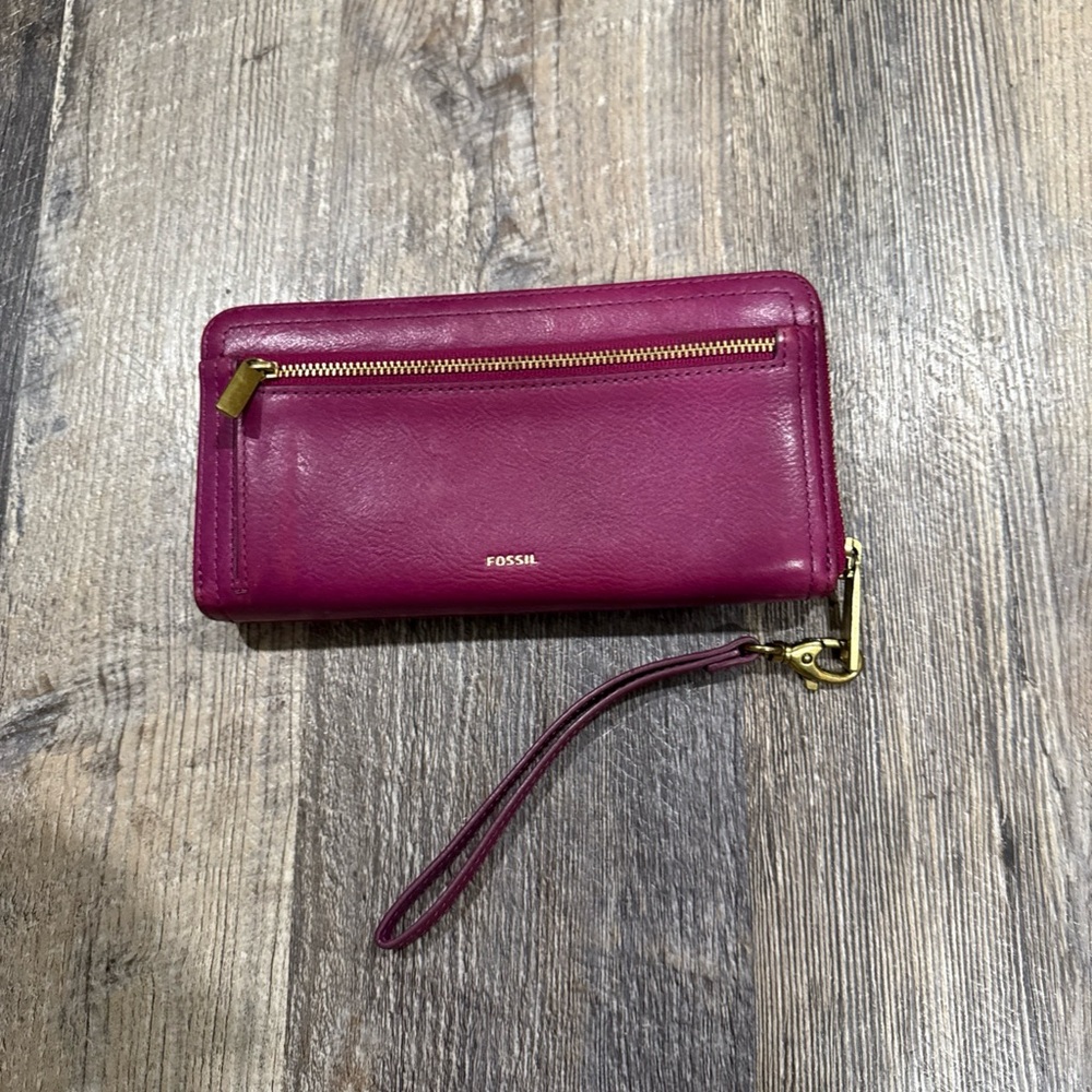 Fossil Fuchsia Leather Zip Wristlet with Gold Hardware